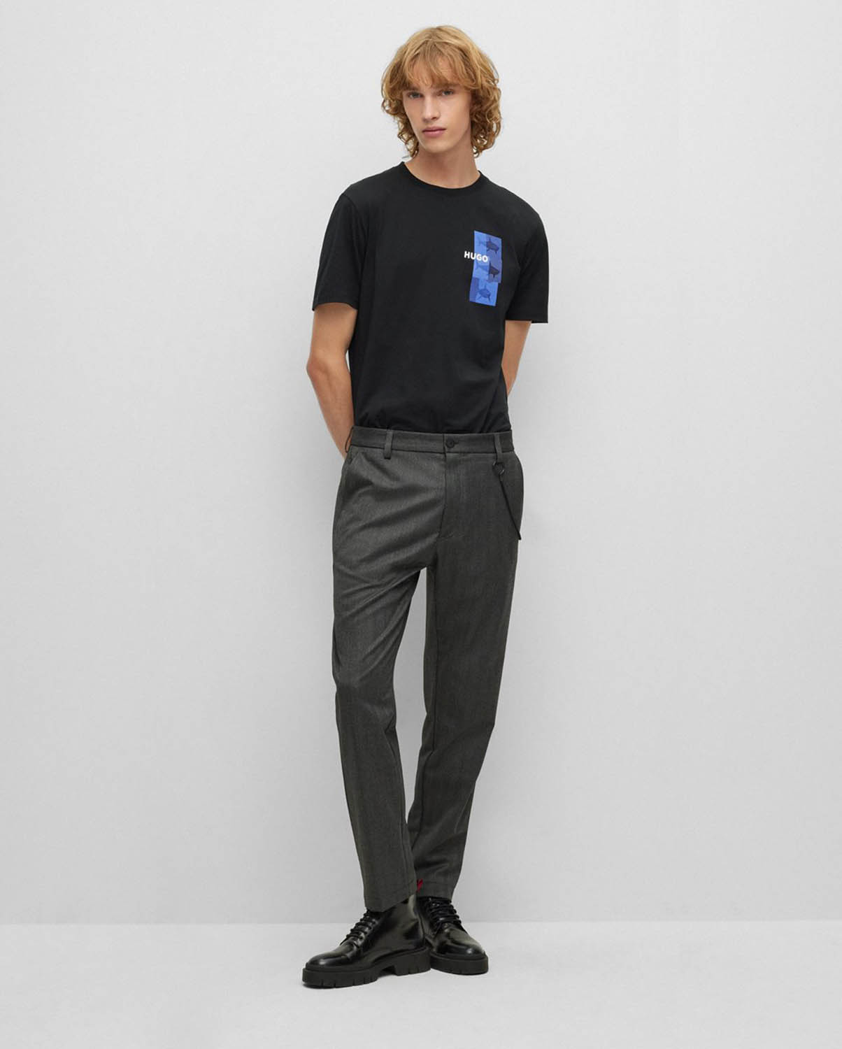 Hugo Chinos παντελόνι slim fit σε Γκρι Σκούρο φωτογραφία