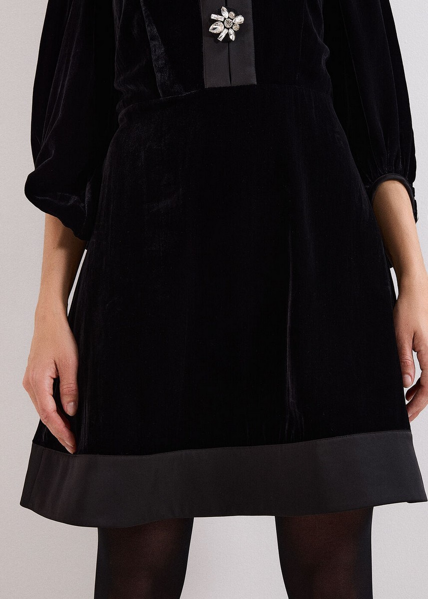 Phase Eight Γυναικείο Φόρεμα Από Βελούδο Και Διακοσμητικά Κουμπιά Κόσμημα φωτογραφία