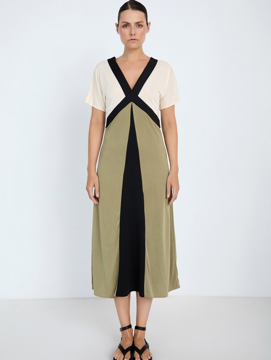 Skatie Γυναικείο Φόρεμα Midi Relaxed Fit Με Tricolor Colorblock Και V Λαιμόκοψη