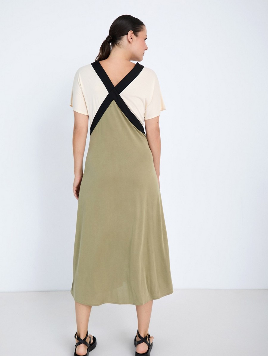 Skatie Γυναικείο Φόρεμα Midi Relaxed Fit Με Tricolor Colorblock Και V Λαιμόκοψη φωτογραφία
