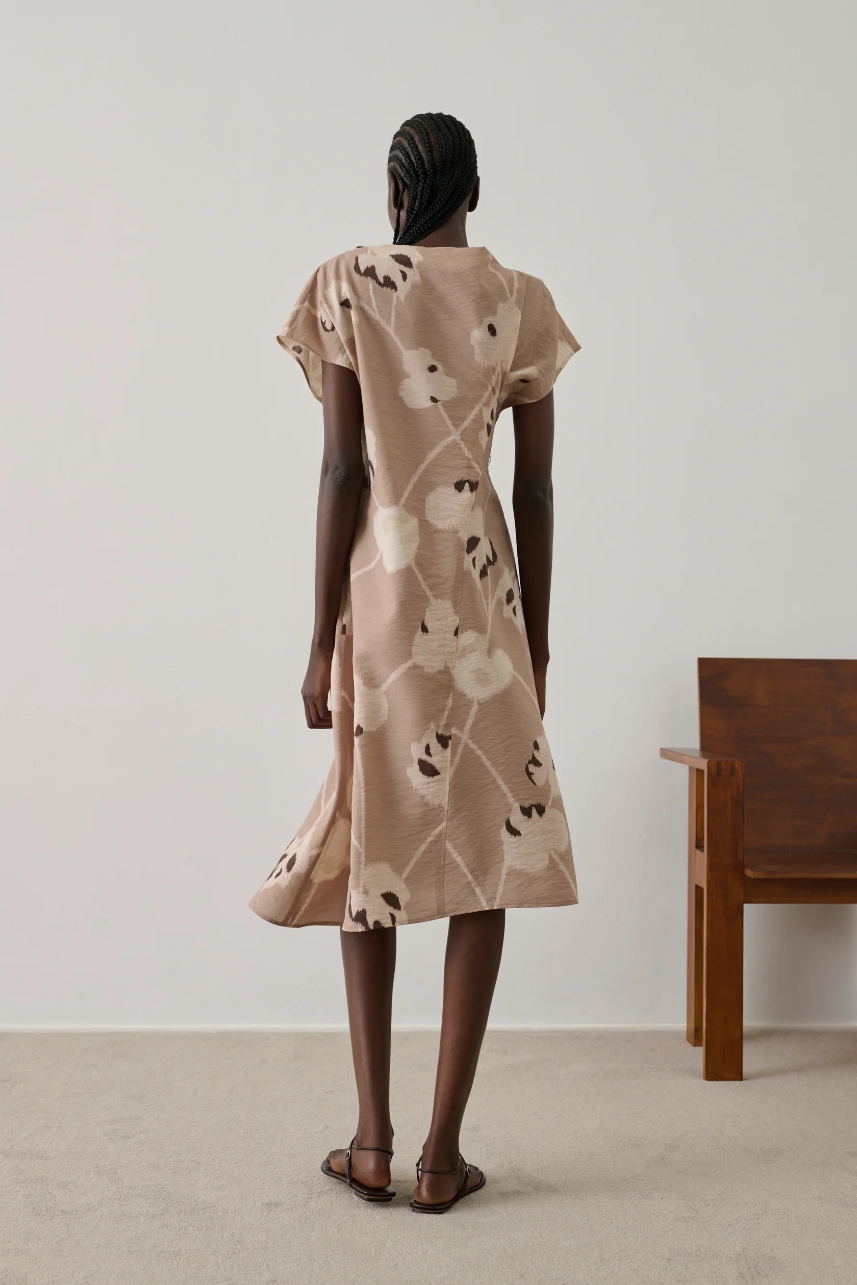 Soeur Γυναικείο Φόρεμα Μεταξωτό Midi Με Floral Σχέδιο Και Ζώνη Στη Μέση φωτογραφία