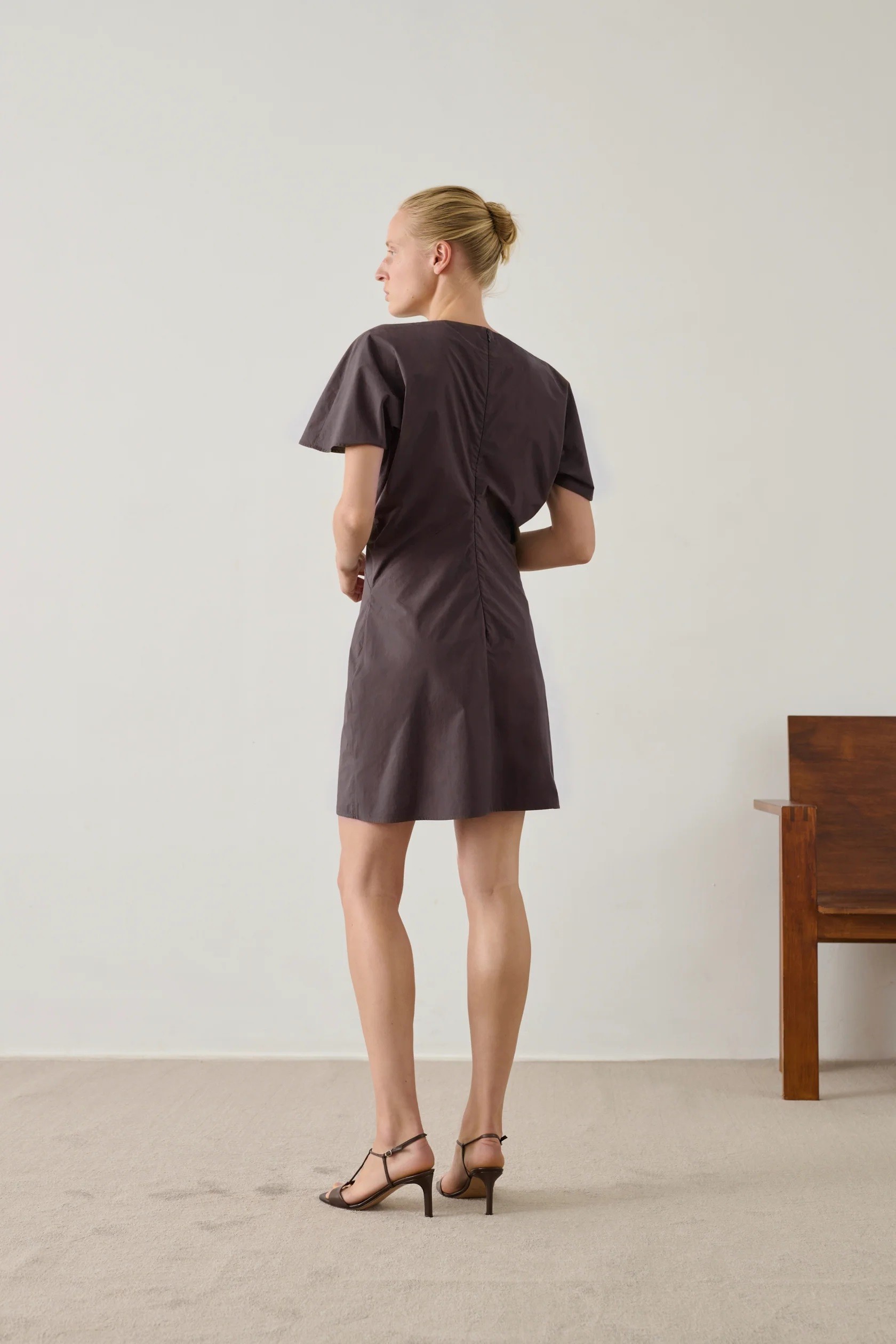 Soeur Γυναικείο Φόρεμα Βαμβακερό Mini Με V Λαιμόκοψη Και Κουμπί φωτογραφία