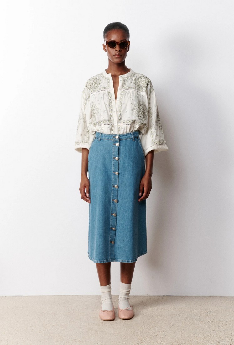 Denim midi skirt φωτογραφία