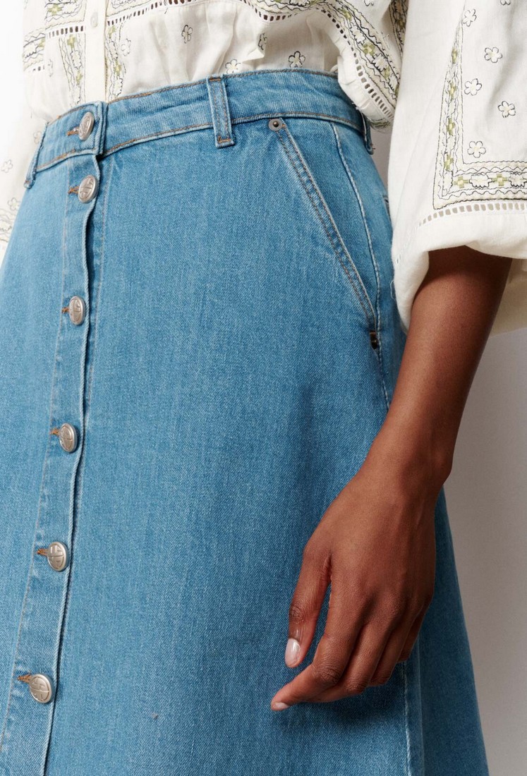 Denim midi skirt φωτογραφία