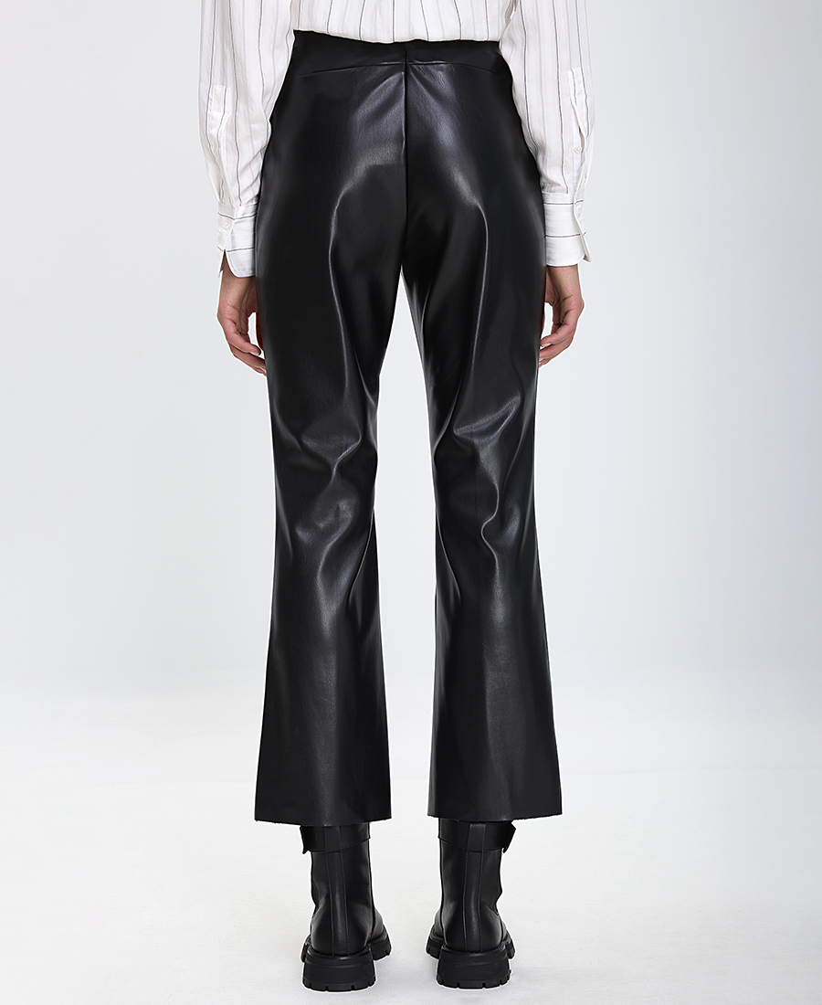 Γυναικείο Παντελόνι 7/8 με Δερμάτινη Όψη σε Μαύρο φωτογραφία