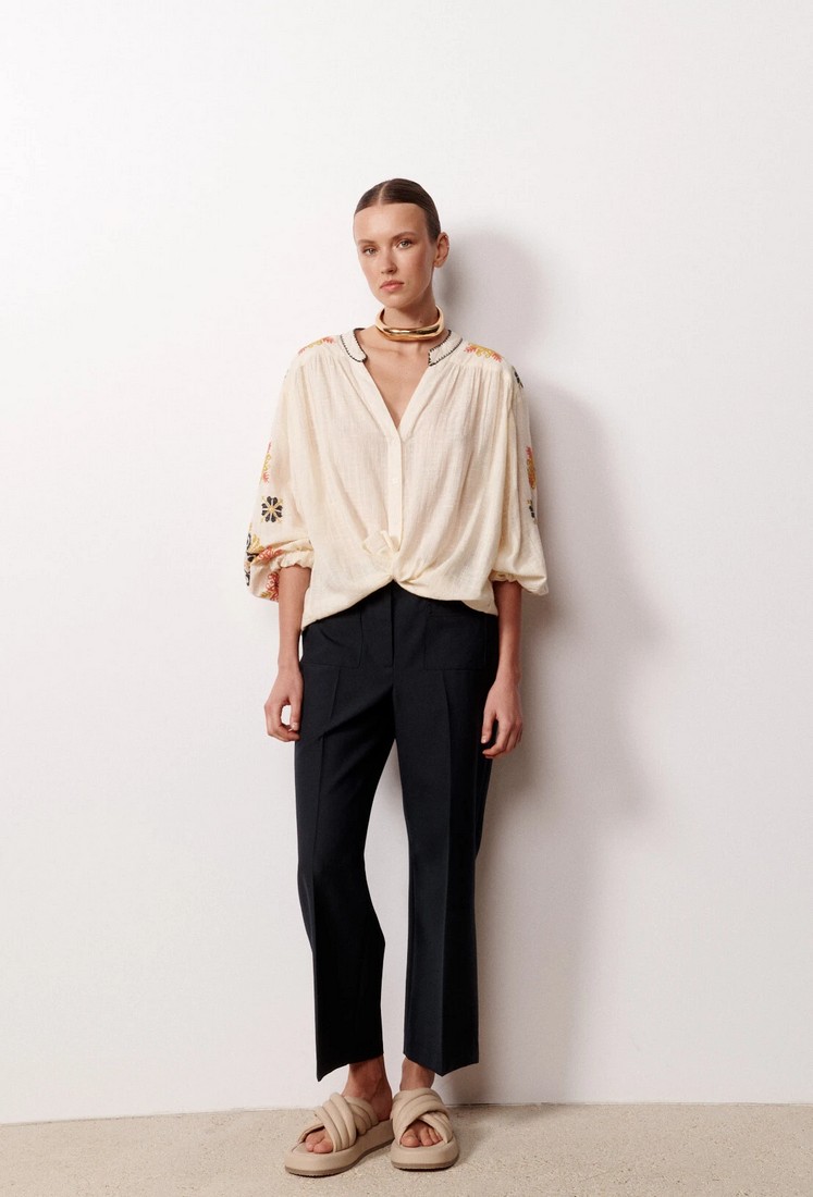 Loose embroidered shirt φωτογραφία