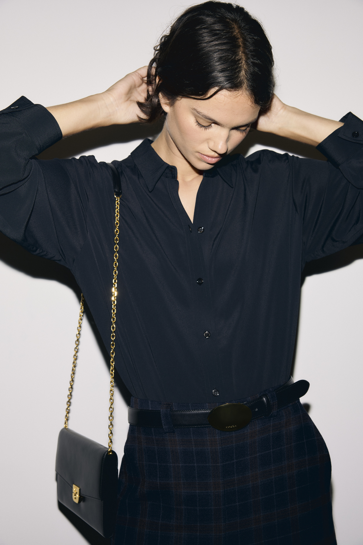 Gerard Darel Γυναικείο Μονόχρωμο Πουκάμισο Regular Fit Με Μετάξι Πιέτες Και Μακριά Μανίκια Για Elegant Casual & Business Εμφανίσεις
