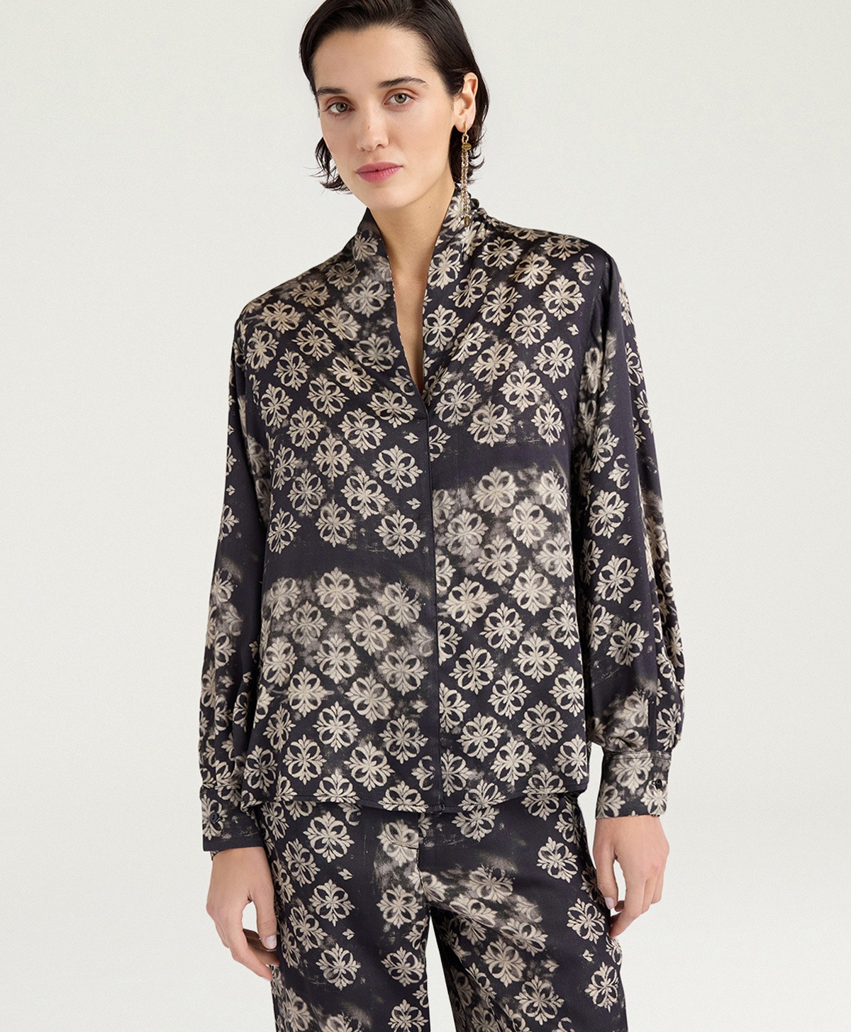 Momoni Momoni Γυναικεία Μπλούζα Εμπριμέ Με All Over Print Relaxed Fit Για Business & Formal Εμφανίσεις
