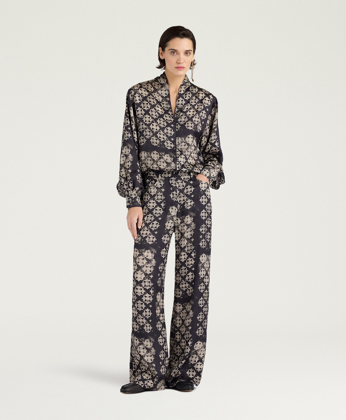 Momoni Momoni Γυναικεία Μπλούζα Εμπριμέ Με All Over Print Relaxed Fit Για Business & Formal Εμφανίσεις - 2