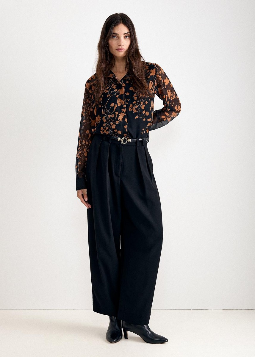 Phase Eight Γυναικείο Μαύρο Εμπριμέ Floral Πουκάμισο Regular Fit Με Βολάν Και Μακριά Μανίκια Για Business & Elegant Casual Εμφανίσεις