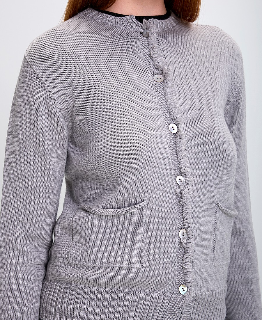 Γυναικεία Πλεκτή Ζακέτα με Κουμπιά σε Γκρι φωτογραφία