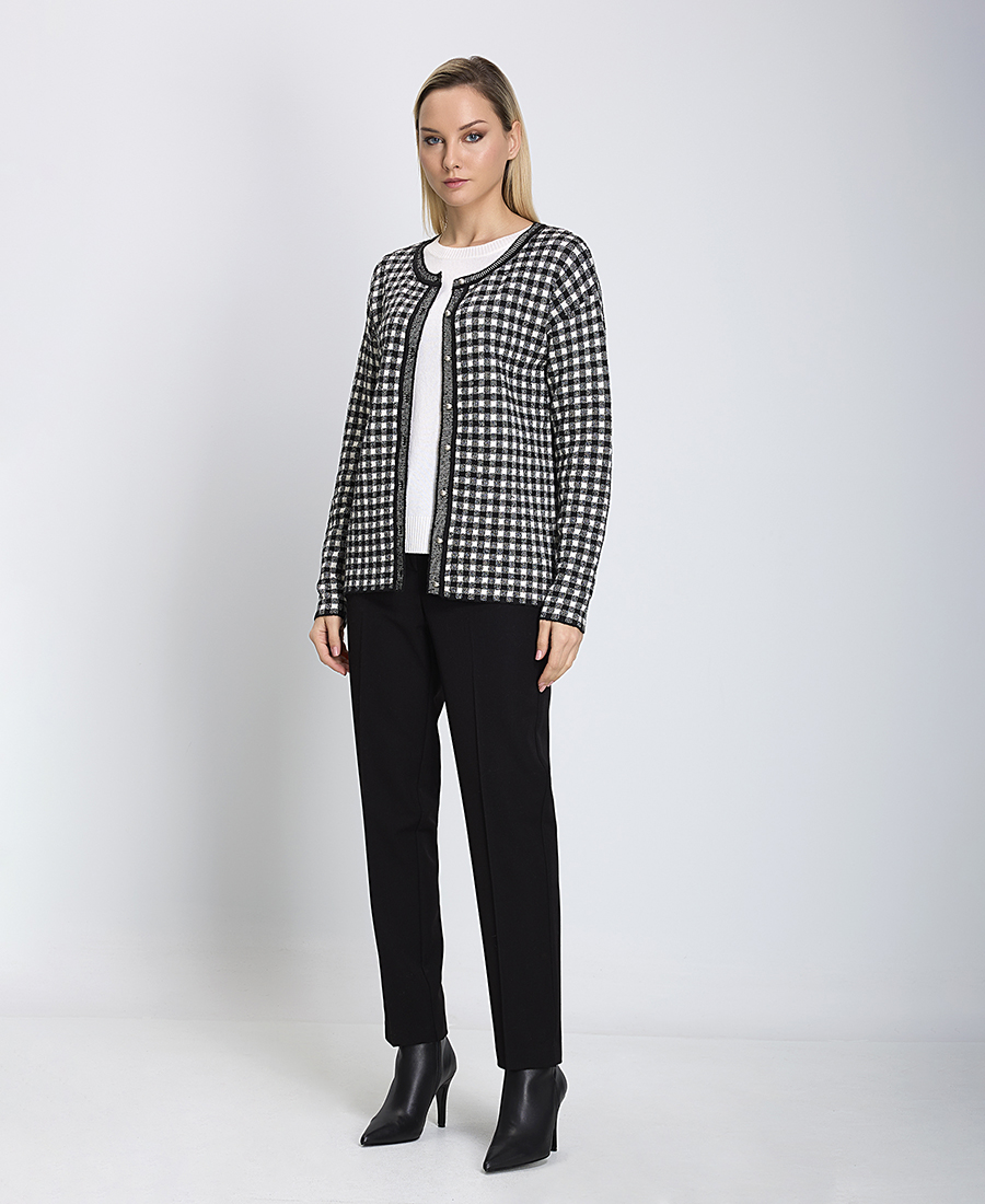 Γυναικεία Πλεκτή Ζακέτα με Λαιμόκοψη Regular Fit Εμπριμέ Καρό Ασπρόμαυρη φωτογραφία