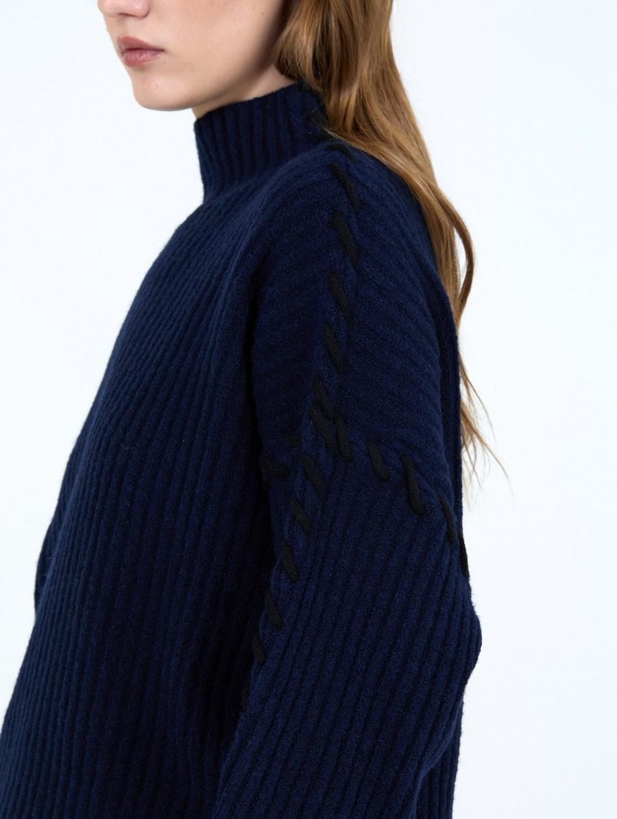 Skatie Γυναικείο Πλεκτό Πουλόβερ Με Ανάγλυφη Πλέξη Και Λεπτομέρεια Ραφής φωτογραφία