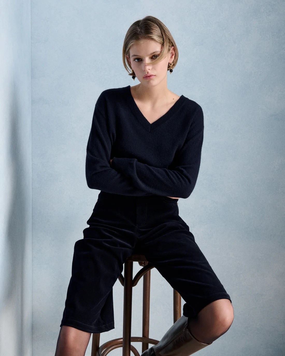 Petite Mendigote Paris Petite Mendigote Γυναικείο Μονόχρωμο Μάλλινο Πλεκτό Relaxed Fit Με V Λαιμόκοψη Για Smart Casual Εμφανίσεις - 5