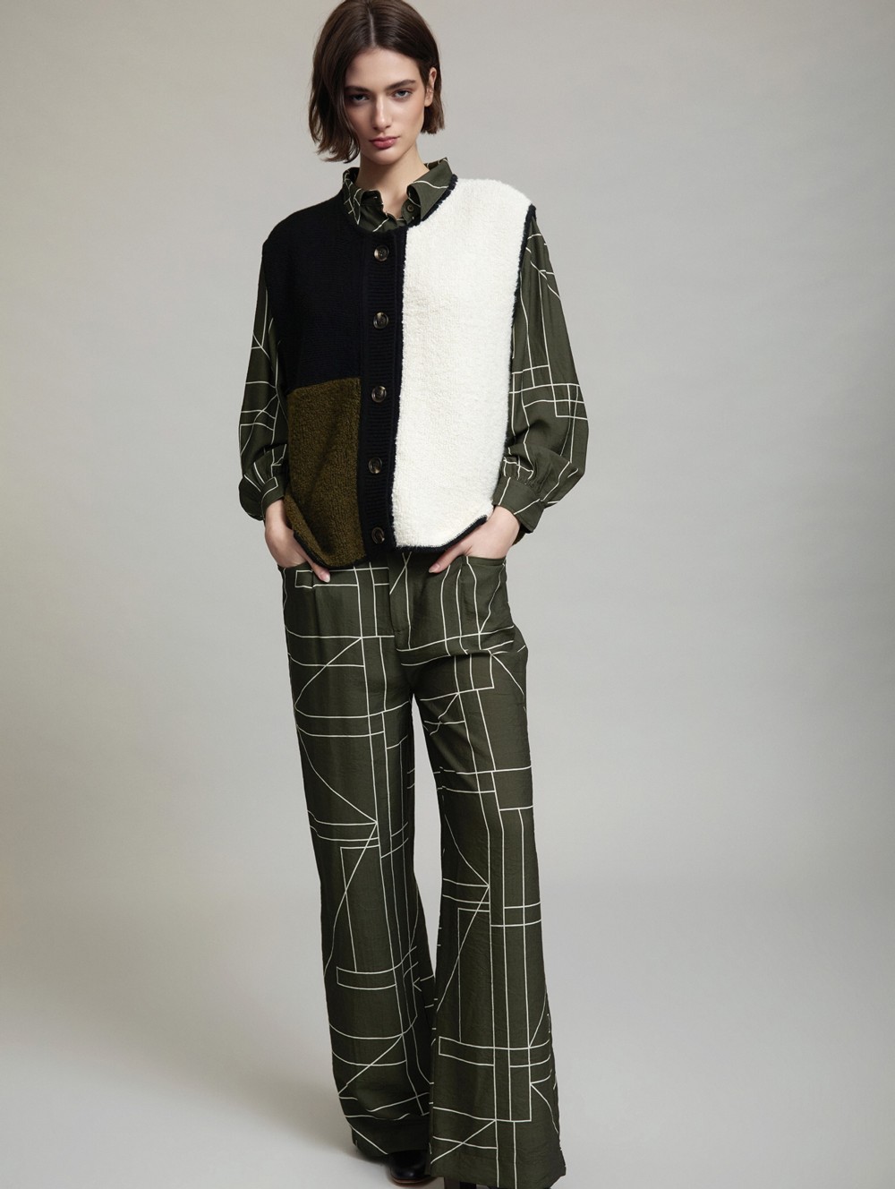 Skatie Γυναικείο Boucle Πλεκτό Γιλέκο Με Κουμπιά Και Colorblock Σχέδιο Regular Fit Για Smart Casual Εμφανίσεις