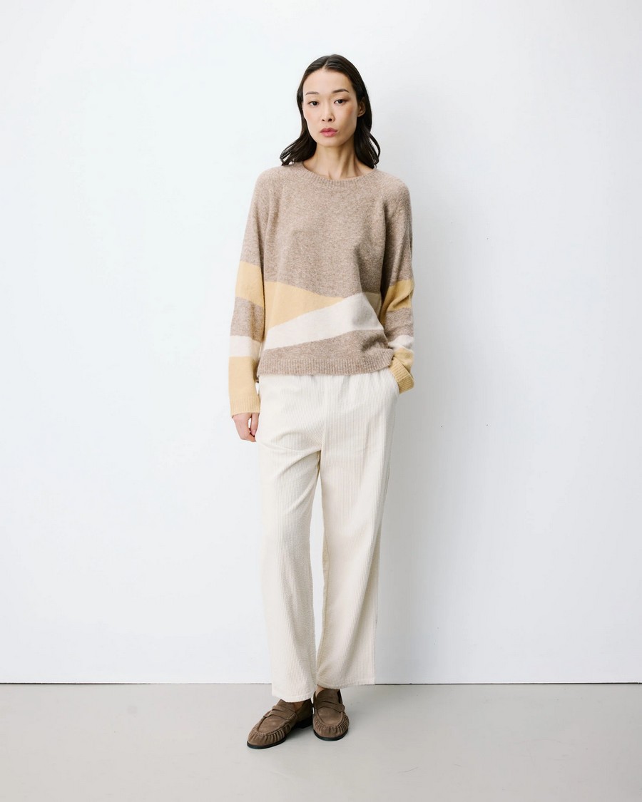 Grace & Mila Γυναικείο Mocha Πλεκτό Πουλόβερ Regular Fit Με Intarsia Μοτίβο Raglan Μανίκια Και Στρογγυλή Λαιμόκοψη Για Casual Εμφανίσεις Περιγραφή