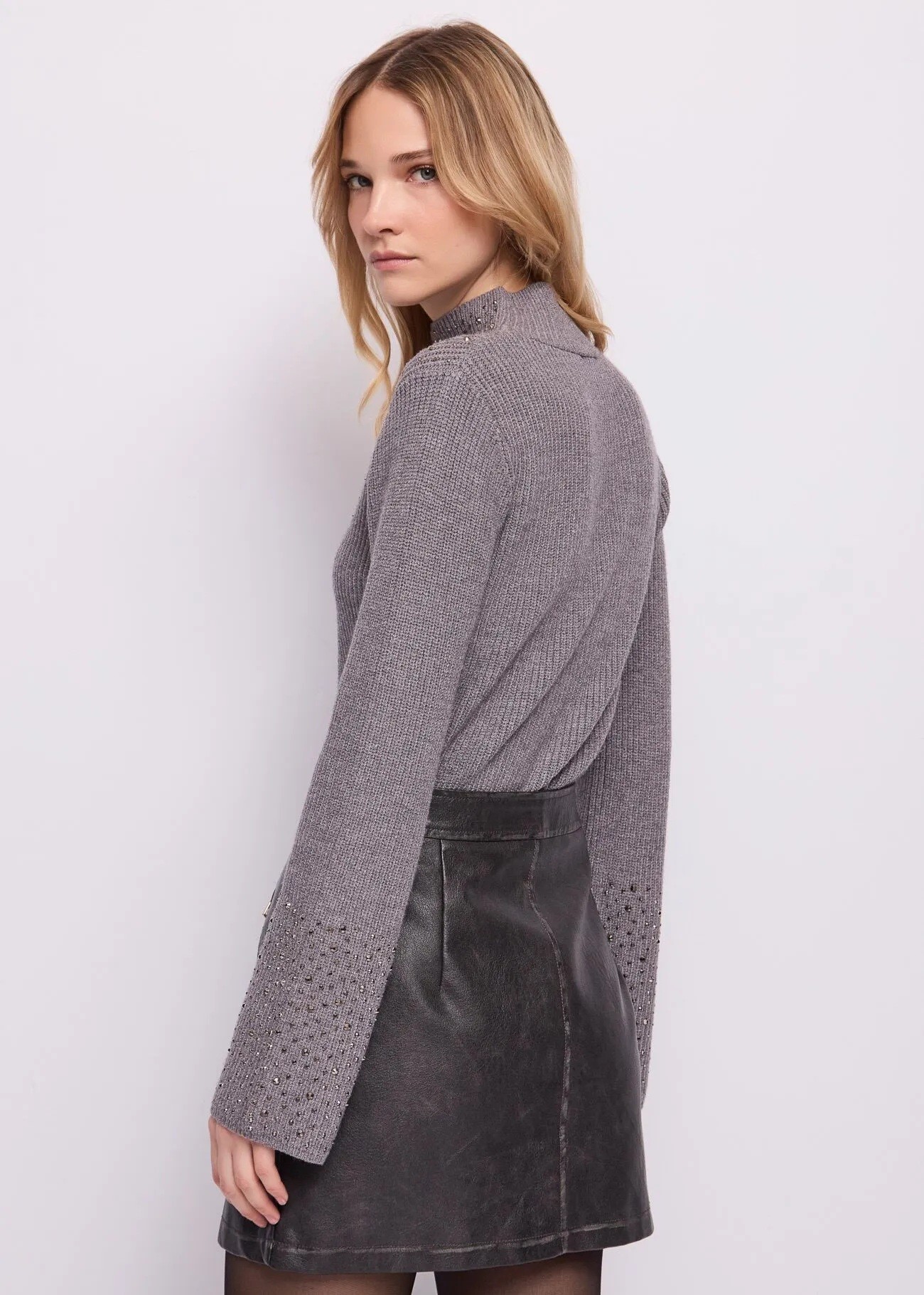 Gaudi Γυναικείο Γκρι Πλεκτό Ζιβάγκο Με Strass Regular Fit Για Smart Casual Εμφανίσεις