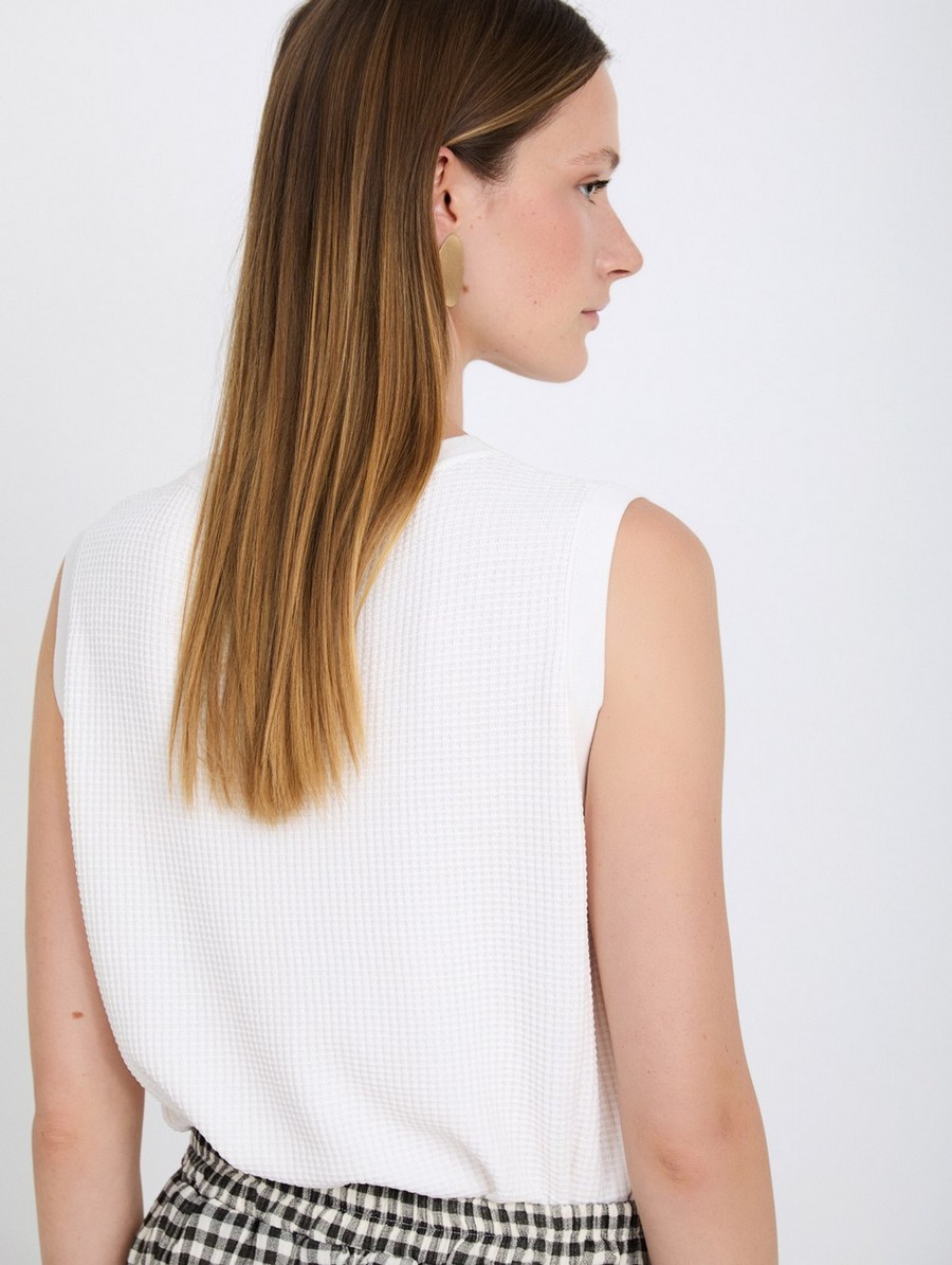 Skatie Γυναικείο Γιλέκο Πλεκτό Regular Fit Με Textured Πλέξη Και Minimal Σχεδιασμό φωτογραφία