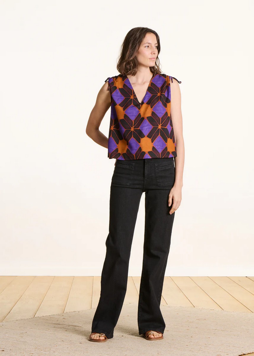 La Fee Maraboutee Γυναικείο Αμάνικο Top Με Ethnic Print Και V Neckline Regular Fit