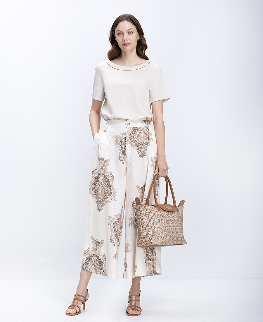 The Abito Γυναικεία Μπλούζα Relaxed Fit Με Contrast Λεπτομέρεια Στη Λαιμόκοψη φωτογραφία