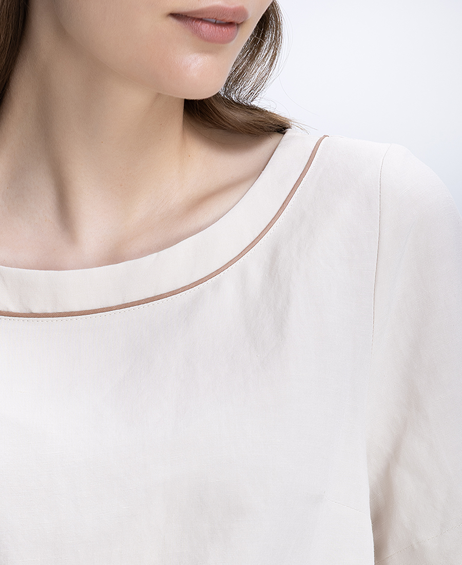 The Abito Γυναικεία Μπλούζα Relaxed Fit Με Contrast Λεπτομέρεια Στη Λαιμόκοψη φωτογραφία