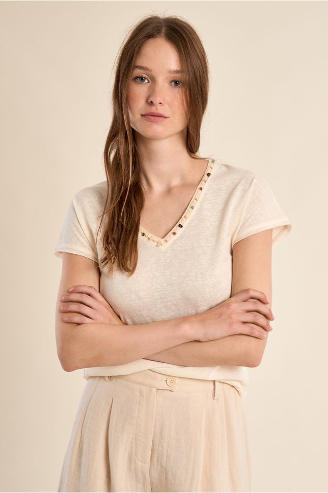 Molly Bracken Γυναικείο Μπλουζάκι Με V Λαιμόκοψη Και Κεντήματα Με Πέτρες