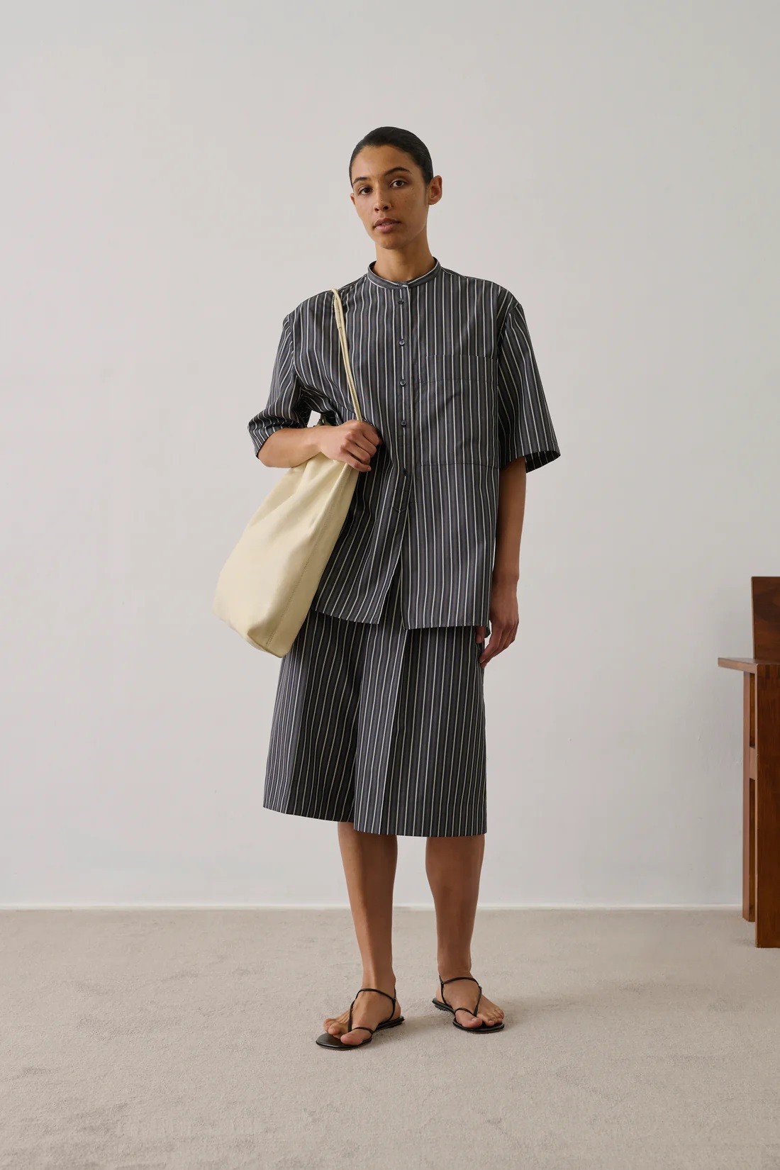 Soeur Γυναικεία Τσάντα Ώμου Oversized Δερμάτινη Με Σούρα Και Μακριά Λουριά φωτογραφία