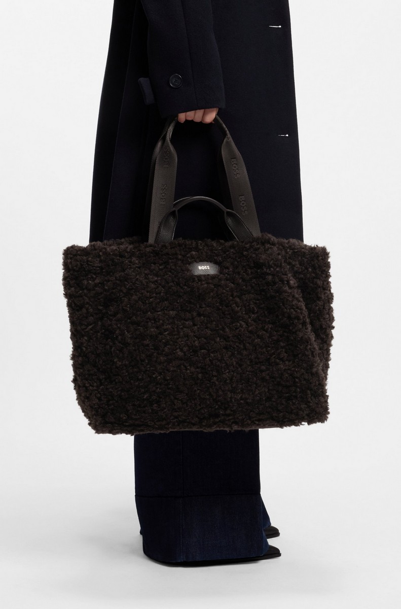 Boss Boss Γυναικεία Σκούρο Καφέ Teddy Tote Τσάντα Με Μεταλλικό Logo Και Διπλές Λαβές Για Casual & Smart Casual Εμφανίσεις - 4