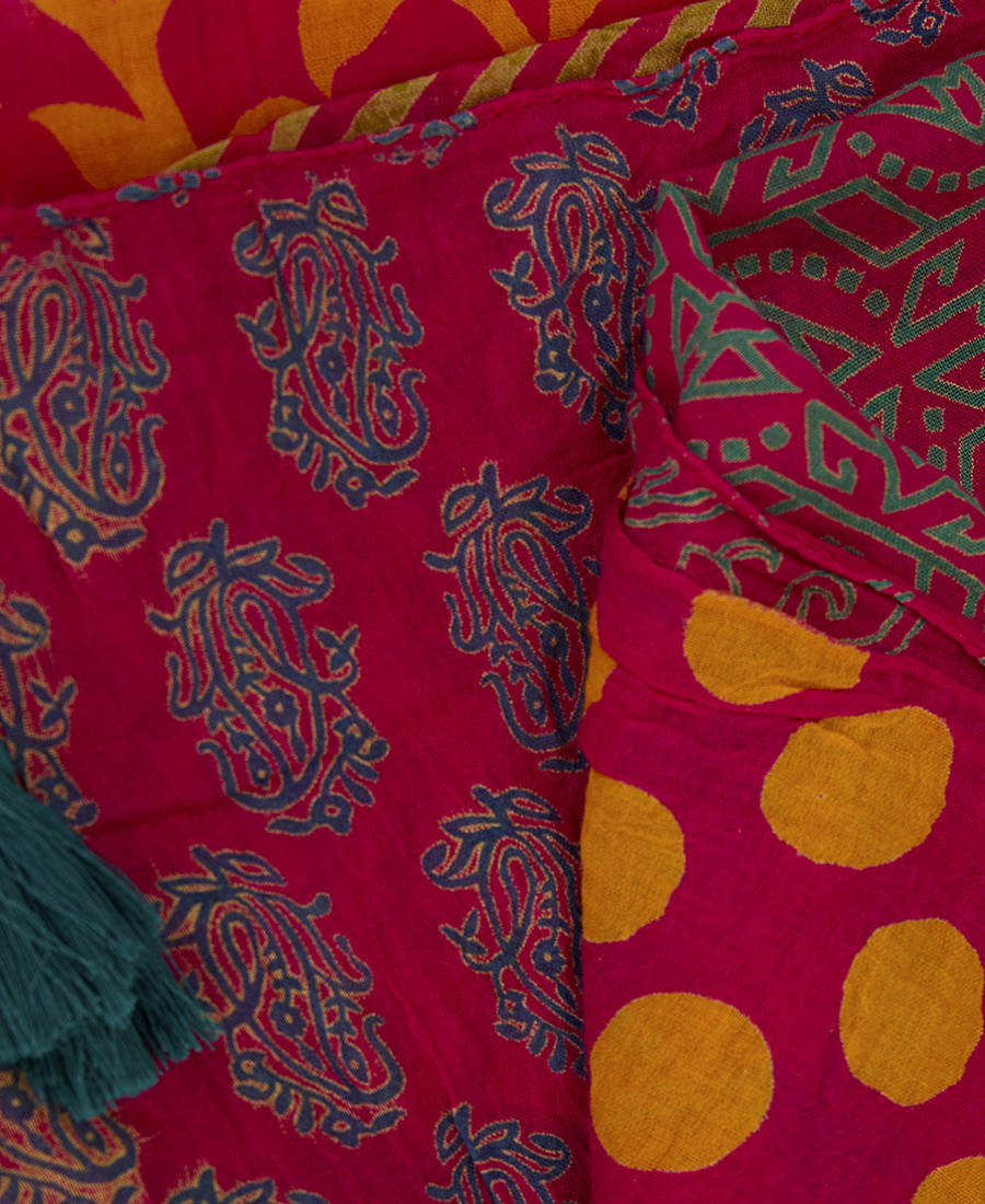 Γυναικείο Φουλάρι σε Εμπριμέ φωτογραφία