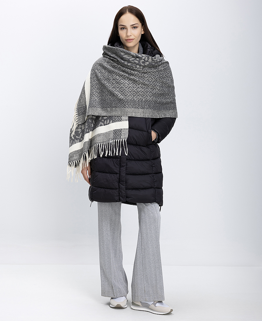 Γυναικείο Κασκόλ Με Κρόσσια Και Ροζ Μοτίβο φωτογραφία