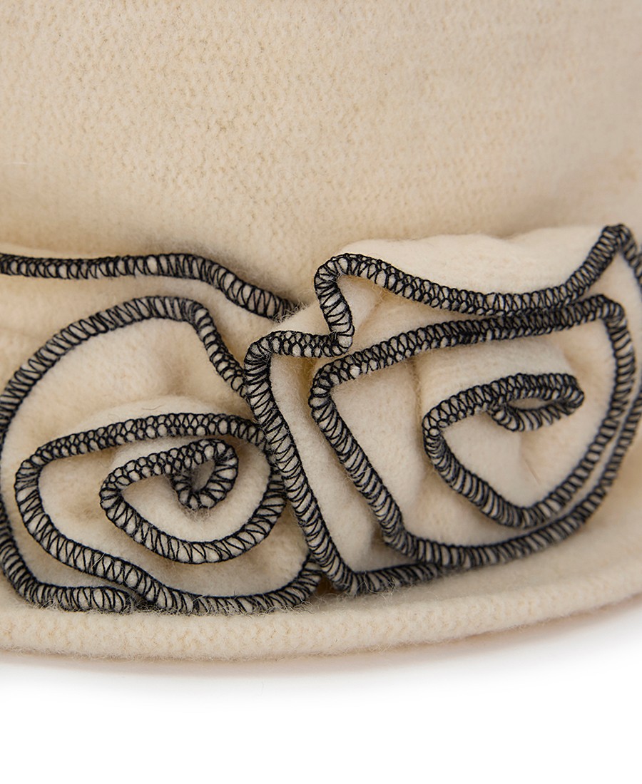 Γυναικείο Καπέλο Cloche από Μαλλί με Διακοσμητικά Λουλούδια σε Μπεζ φωτογραφία