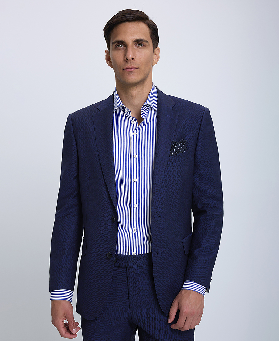 Μπλε Κοστούμι σε Κλασική Γραμμή φωτογραφία