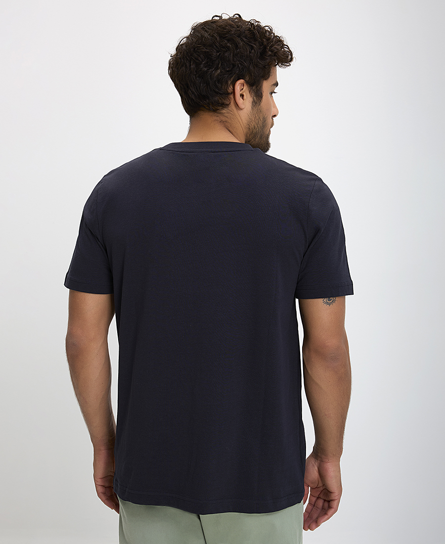 T-Shirt με Στάμπα Modern Fit σε Μαύρο φωτογραφία