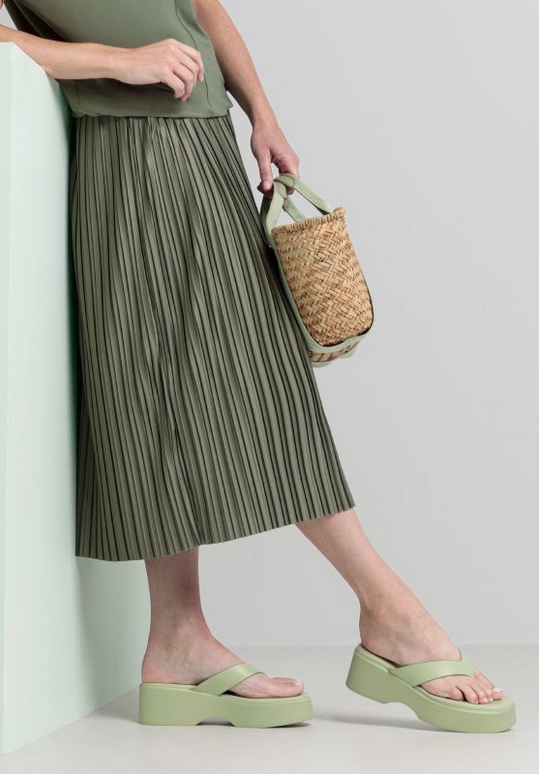 Φούστα Πλισέ σε Λαδί φωτογραφία