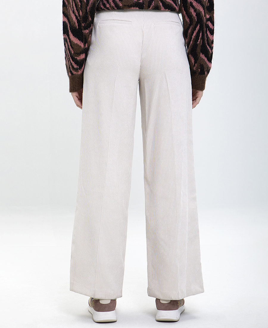 B.YU Κοτλέ Παντελόνα σε Εκρού φωτογραφία