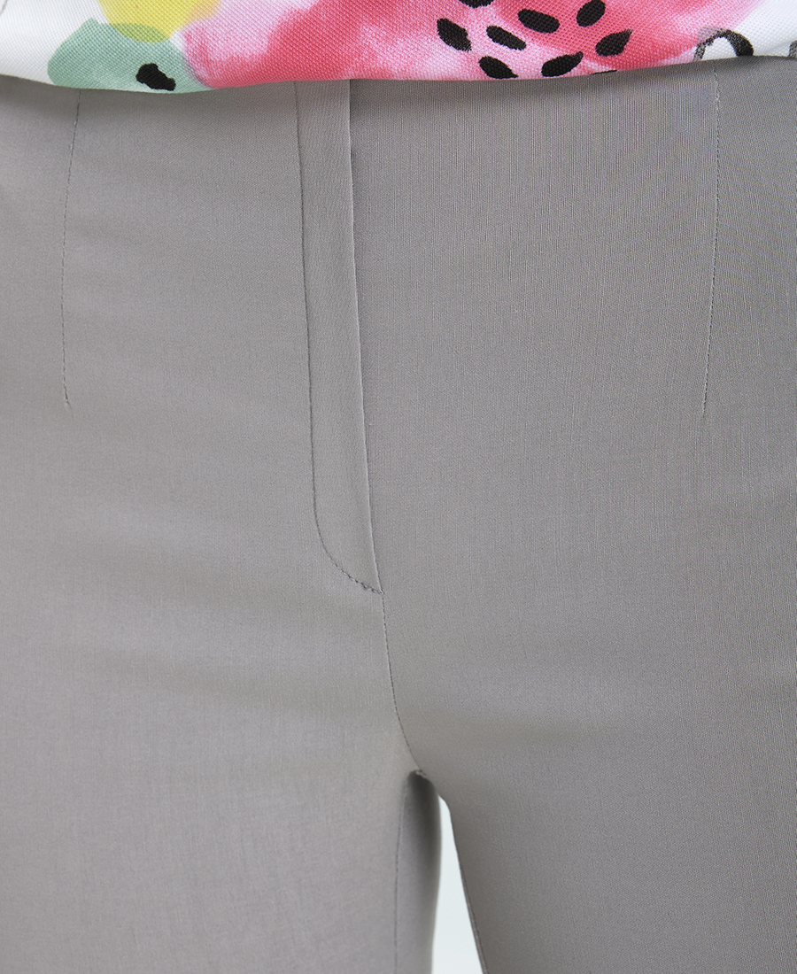 Παντελόνι σε Cigarette Γραμμή φωτογραφία