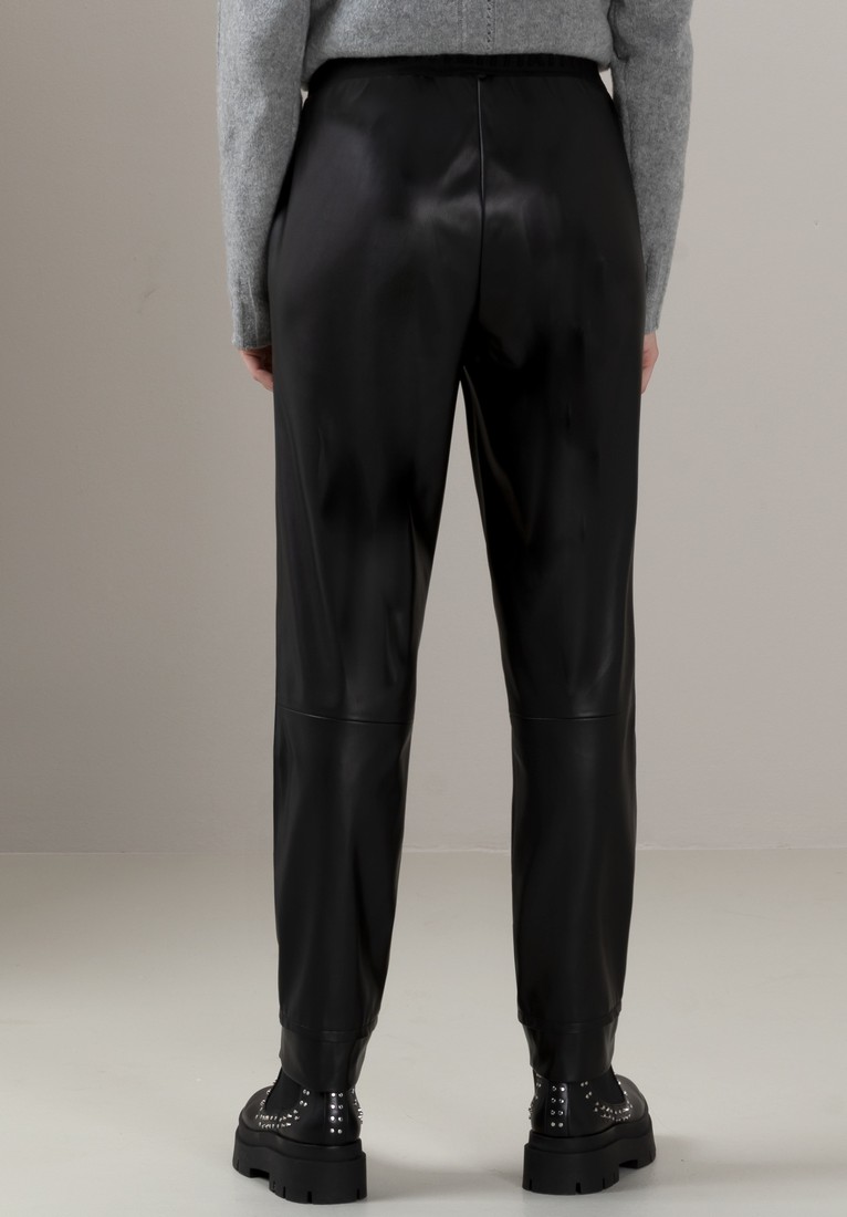 Παντελόνι με Δερμάτινη Όψη σε Μαύρο φωτογραφία