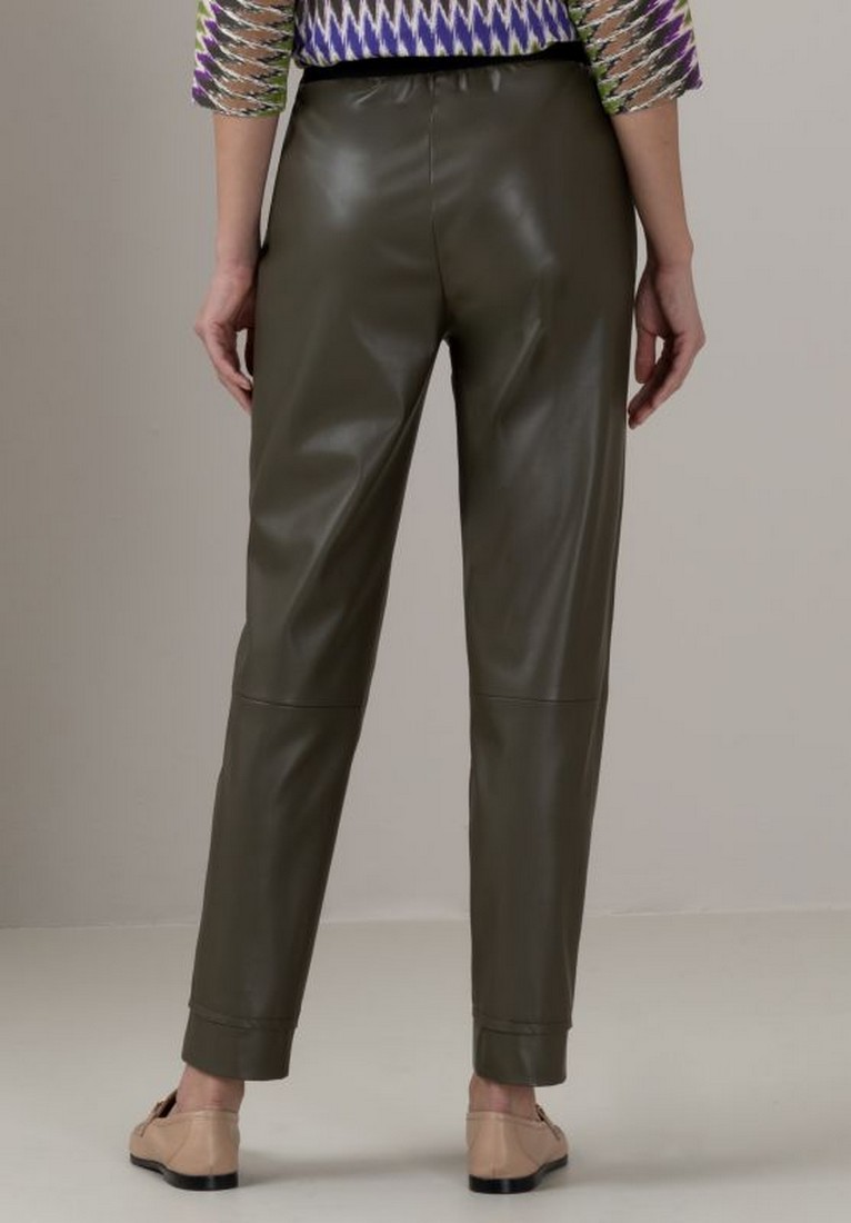 Παντελόνι με Δερμάτινη Όψη σε Λαδί φωτογραφία