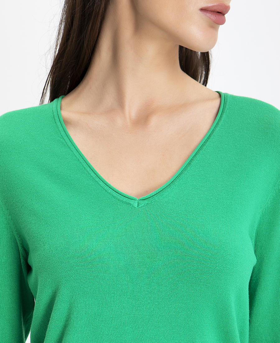 Πλεκτό με V Λαιμόκοψη φωτογραφία