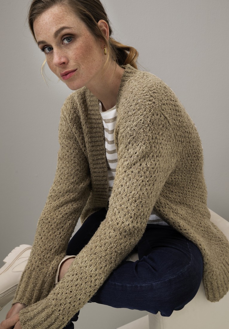 Πλεκτή Ζακέτα σε Μπεζ φωτογραφία