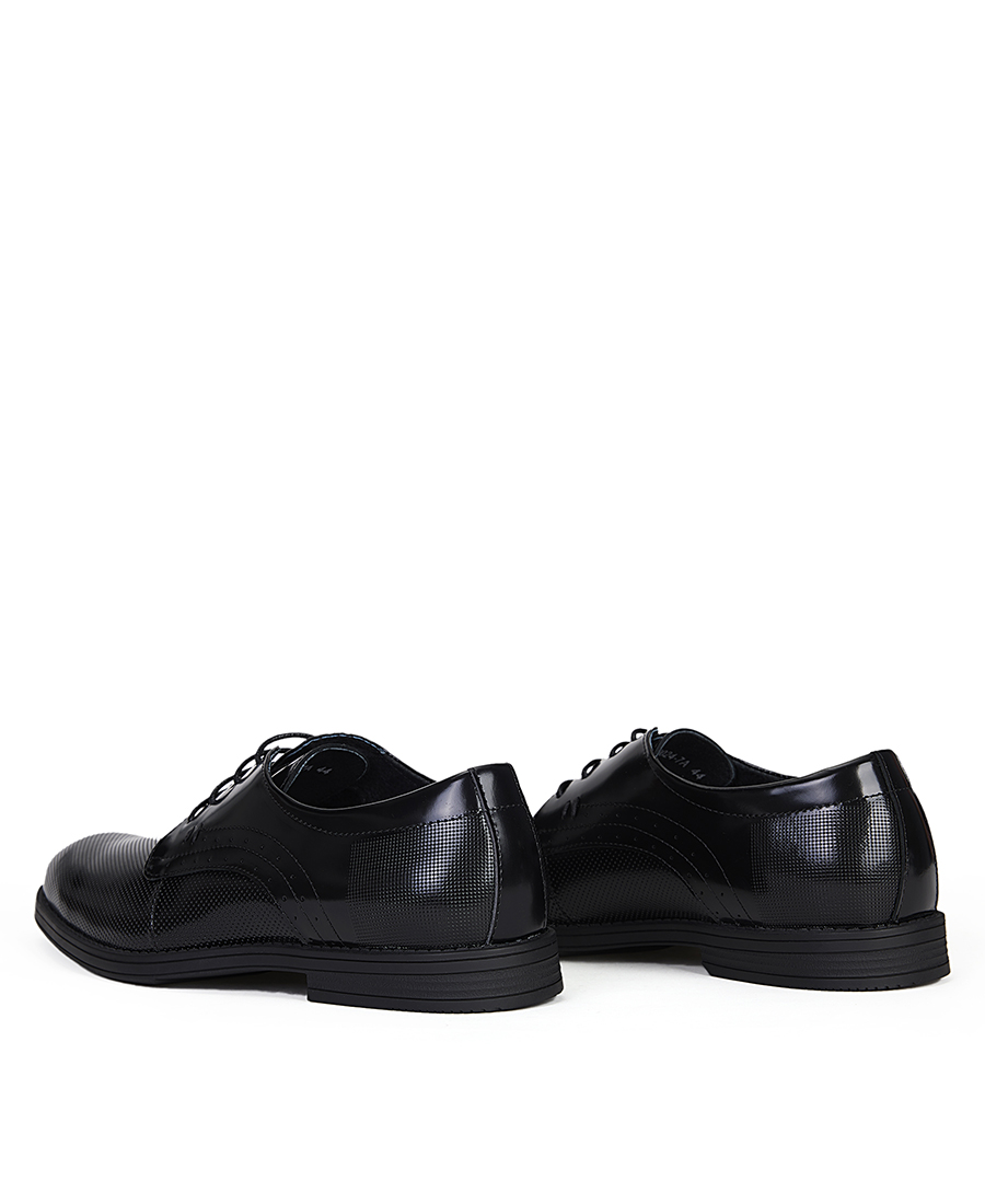 Ανδρικά Δερμάτινα Παπούτσια Oxford με Διακριτικό Ανάγλυφο Σχέδιο σε Μαύρο φωτογραφία