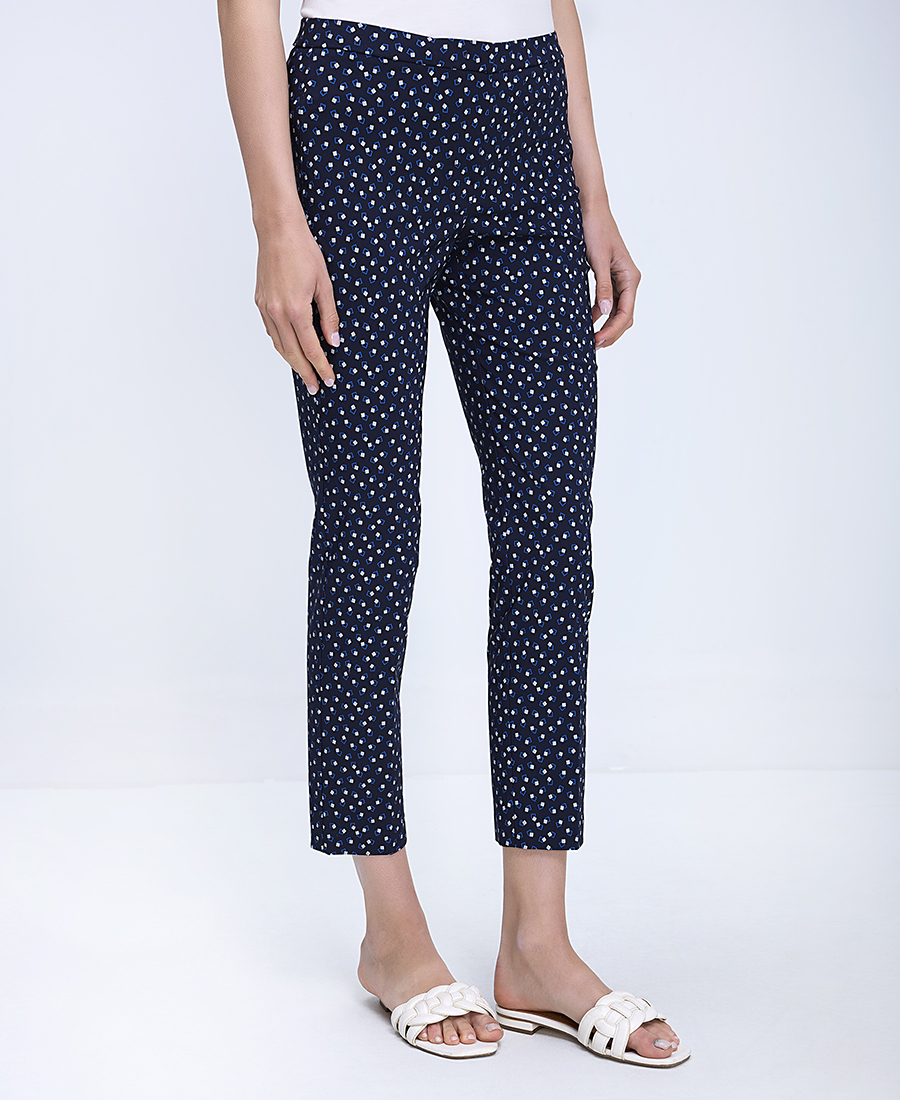 Γυναικείο Παντελόνι Regular Fit Με Ίσια Γραμμή Και Cropped Μήκος φωτογραφία